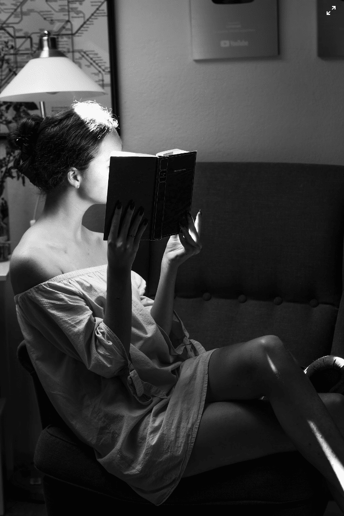 Mujer leyendo