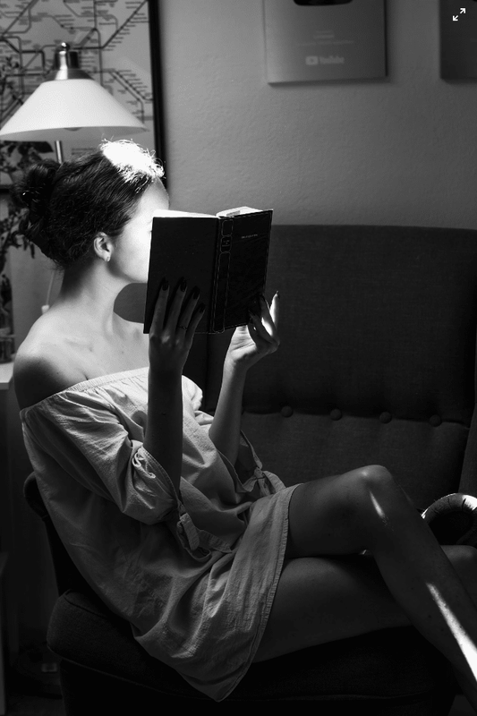 Mujer leyendo