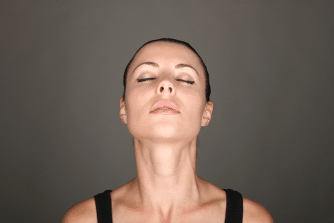 Mujer que no se ha realizado cirugía estética