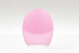 Dispositivo de limpieza facial Foreo Luna en color rosa con cerdas de silicona, sobre fondo neutro.