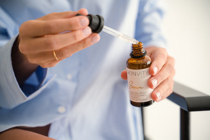 SKINVITY SERUM FACIAL SE PUEDE VER EL FRASCO Y EL GOTERO