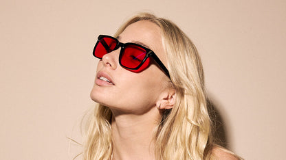 Occhiali con filtro rosso — Red Filter Glasses